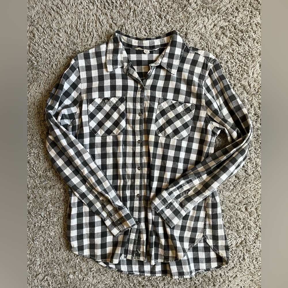 Women’s buttons up